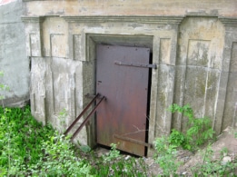 Maple Hill Cemetery Crypt, closer view
